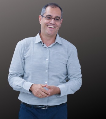 Sou-Danilo-Brand-o-educador-em-Seguran-a-Digital-especializado-em-preven-o-de-fraudes-comportamento-seguro-e-conscientiza-o-para-usu-rios-comuns-equipes-e-fam-lias-Atuo-ajudando-pessoas-e-em.png